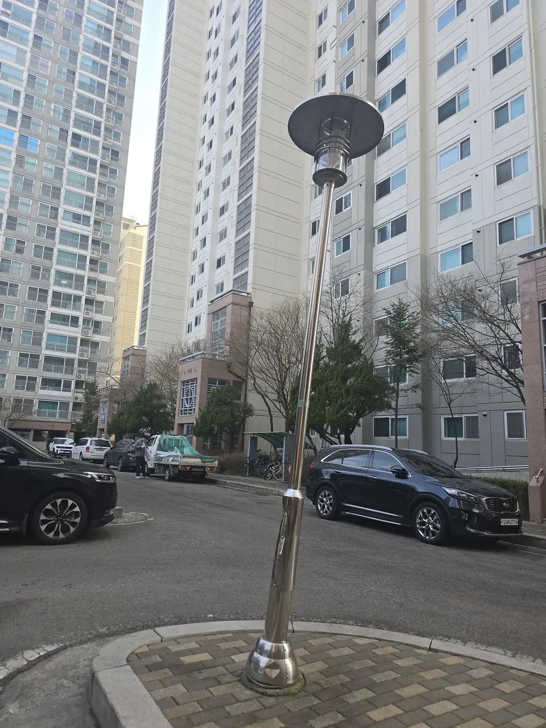고양 아파트 단지 진입도로 볼형 가로등