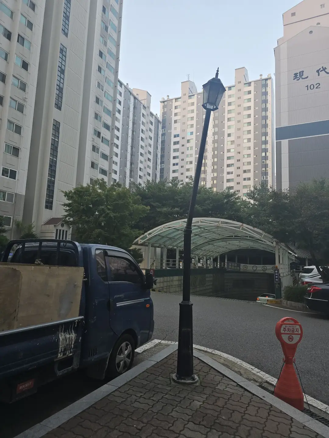 아파트 단지 진입로 신규 장식형 가로등